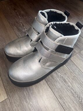 UGG Kids Silver Metallic Dual-Strap Ankle Boots